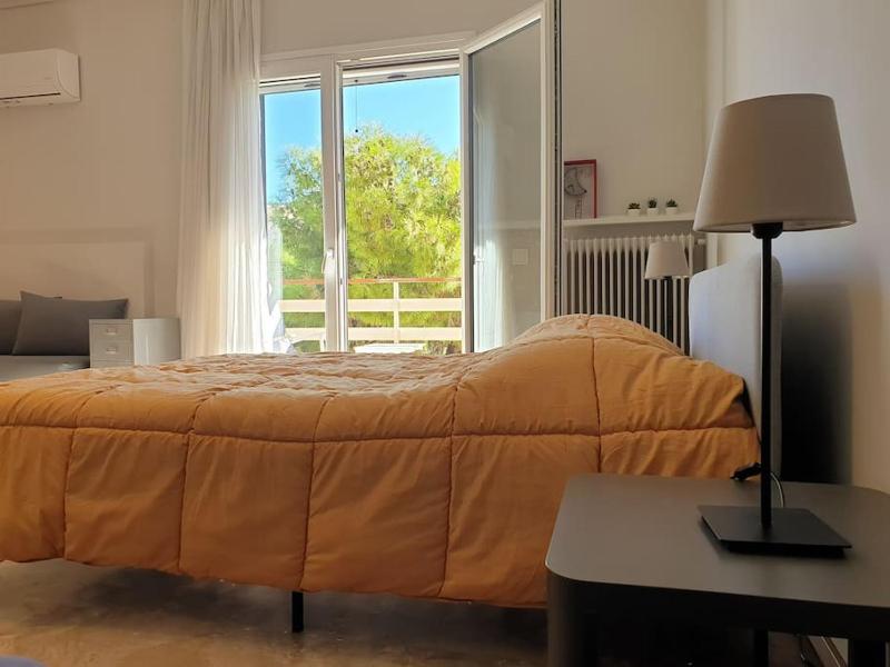 Rooftop Studio Apt near Metro Cholargos - 5 Min Walk — отель с удобным расположением в Афины