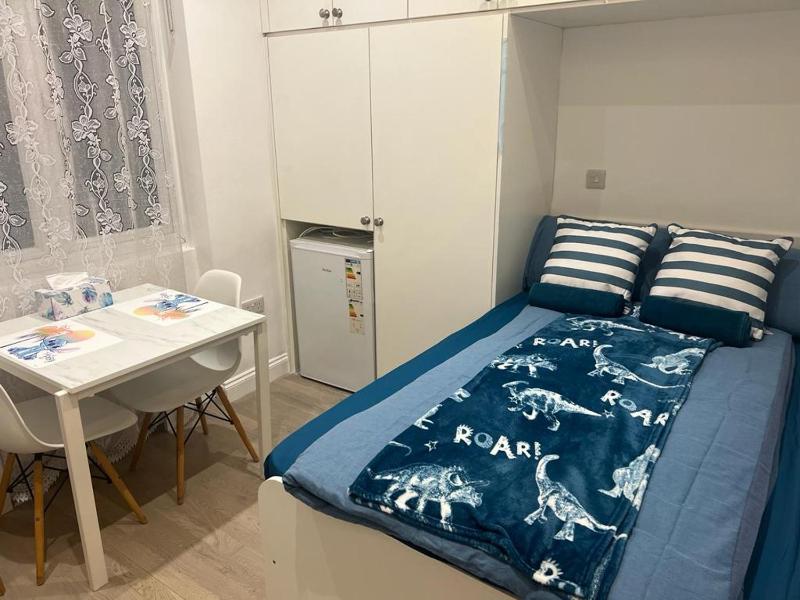 Queenstown Road Studio Flat — комфортный отель в Лондоне