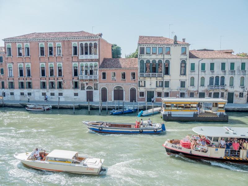 Palace Canal View by Wonderful Italy — отель с удобным расположением в Венеции
