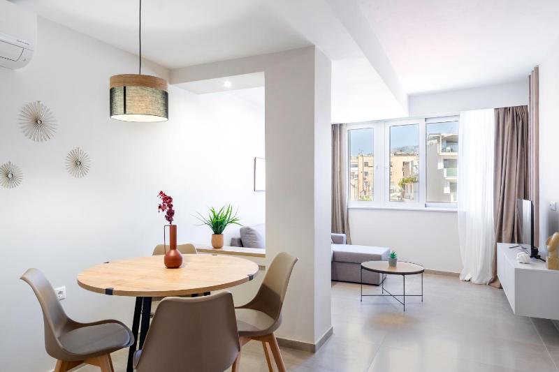Harmony 2BR Apartment in Athens — забронировать отель в Афины