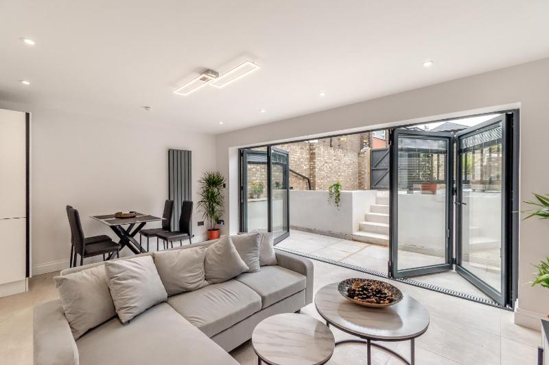 Modern Garden Flat with Private Parking — отзывы гостей и цены