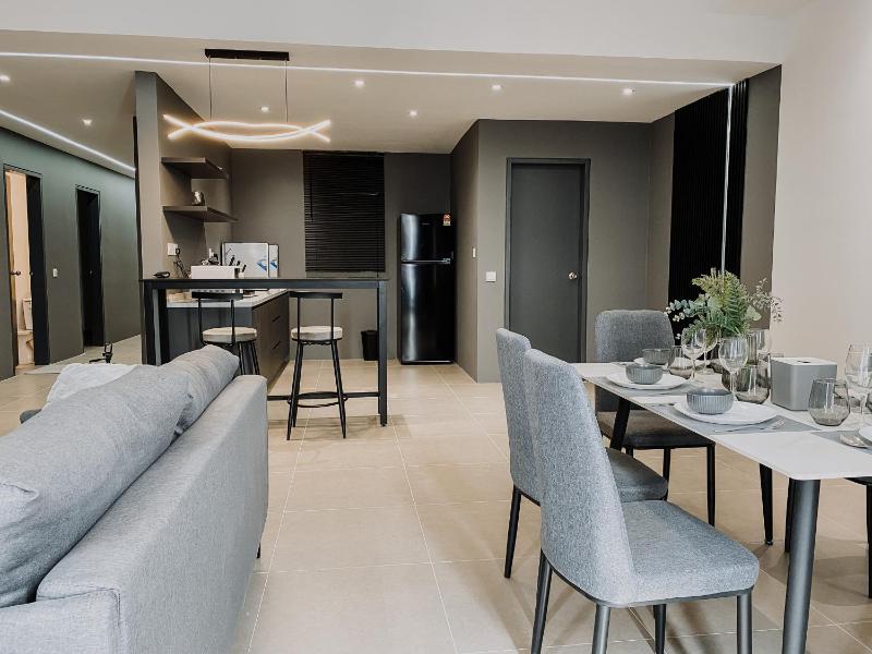 Spacious & Cozy Modern Concept in KL - 50m Walkable To MRT Station — отель с удобным расположением в Куала-Лумпуре