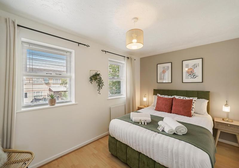 Цены на East London House near tube with parking в Лондоне