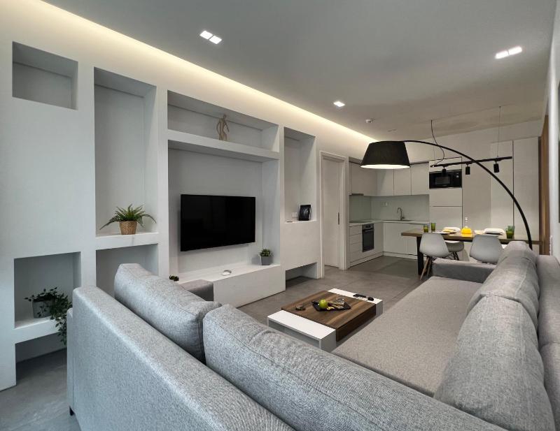 The Dazzling Glimpse Acropolis Suites — комфортный отель в Афины