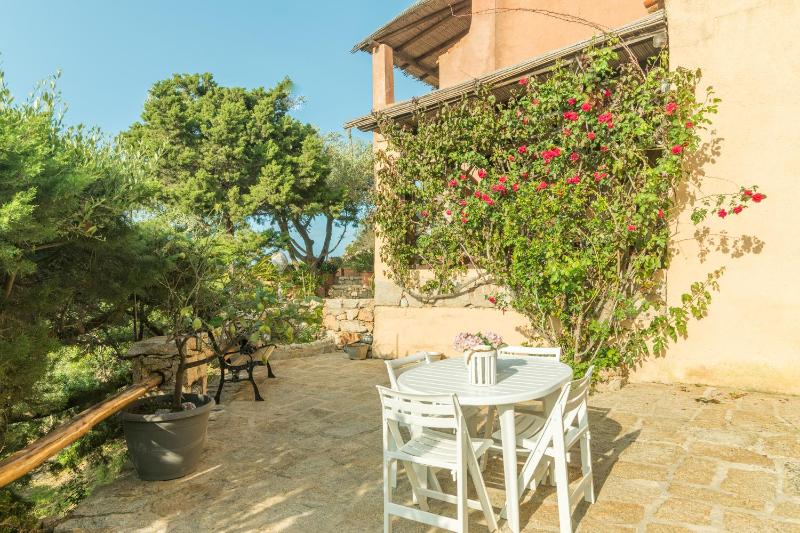 Alba Rossa a Porto Cervo - Elegante Appartamento con Piscina