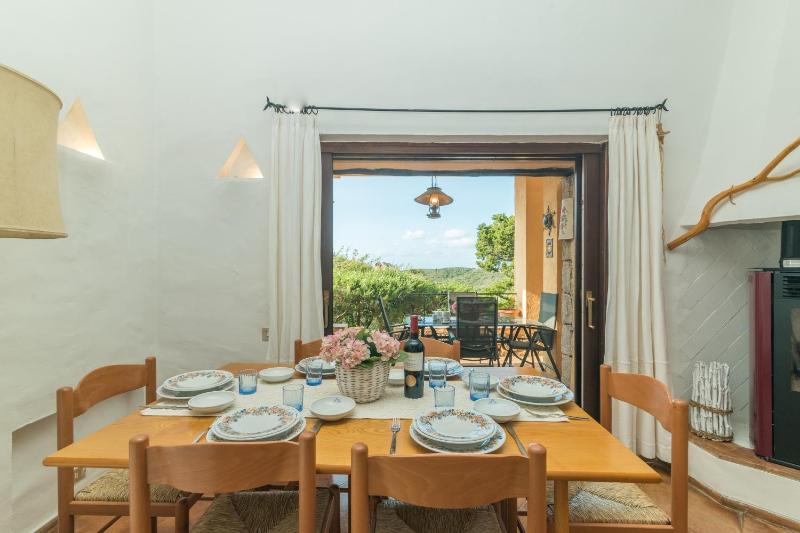 Alba Rossa a Porto Cervo - Elegante Appartamento con Piscina