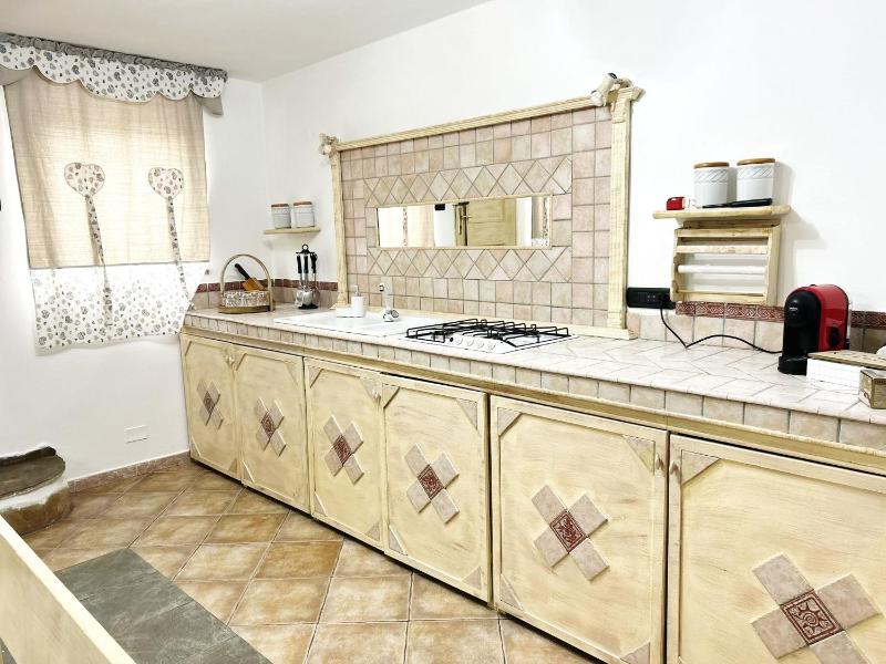Maria Antonietta a Porto Torres - Accogliente Casa con Giardino