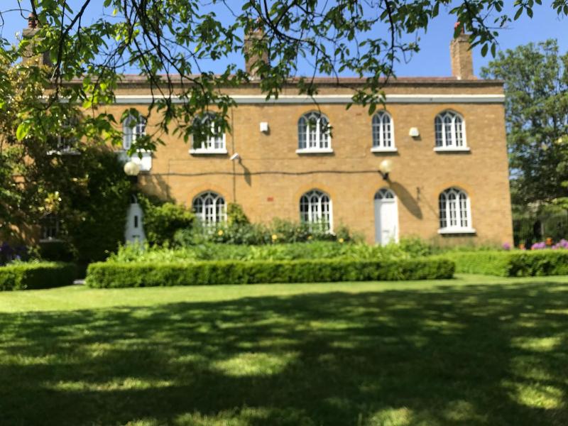 Georgian Boho Flat Central London — отель с удобствами в Лондоне