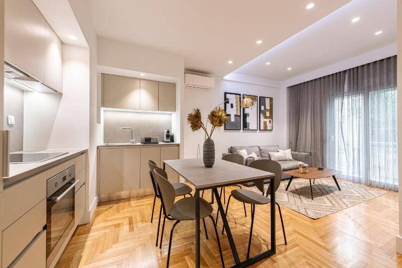 Phaedrus Living: Executive Flat Kolonaki — забронировать отель в Афины