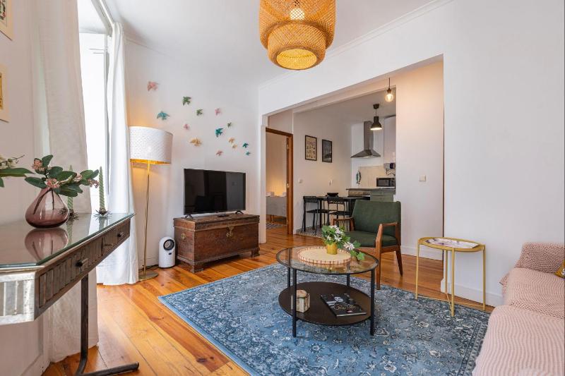 Classy and Charming Apartment by LovelyStay — отель с удобствами в Лиссабоне