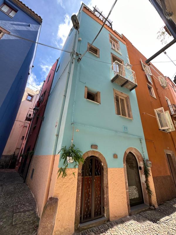 DOMMO ASULETTA a Bosa - Lussuosa Casa con Terrazza