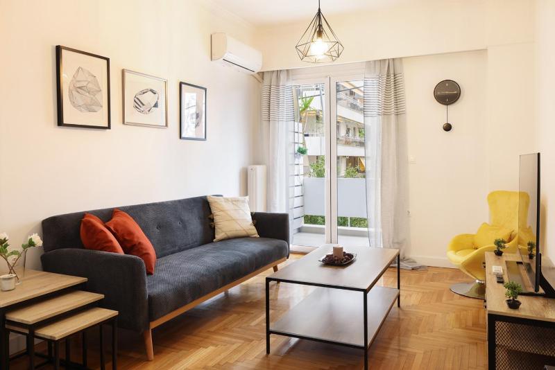Цены на Comfort & Relax apartment in Athens Riviera в Афины