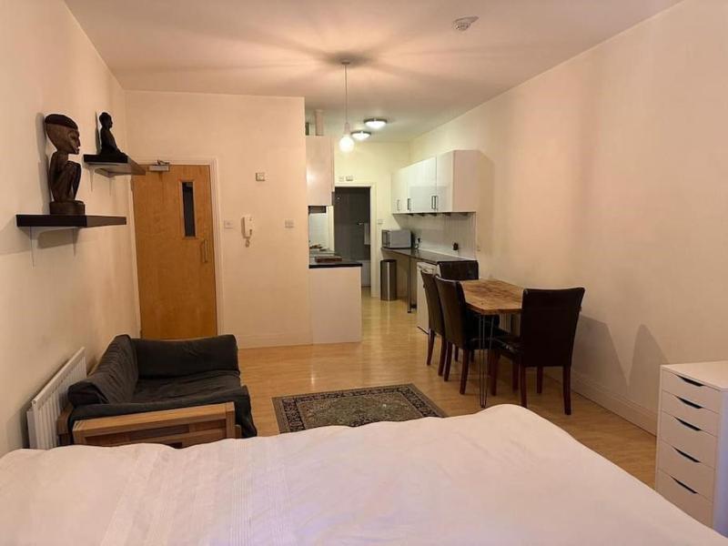 Studio Flat In Central London — отель с удобствами в Лондоне