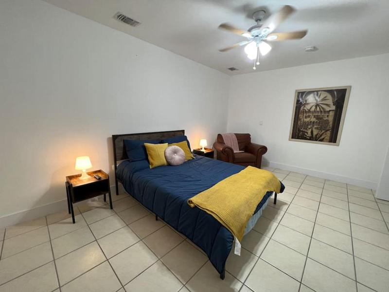 Spacious Studio - minutes from MIA airport — комфортный отель в Майами