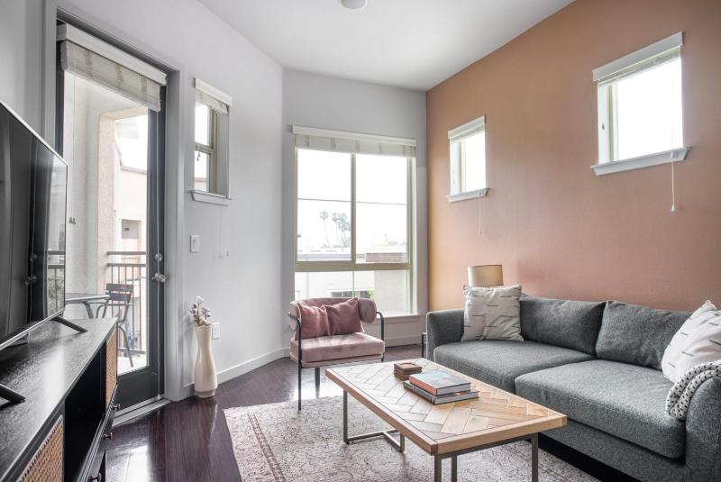 Play Vista 1br w clubhouse pool nr groceries LAX-1069 — отель в Лос-Анджелесе, Соединенные Штаты Америки