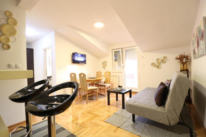 Flat 23 — отель с удобствами в Белграде