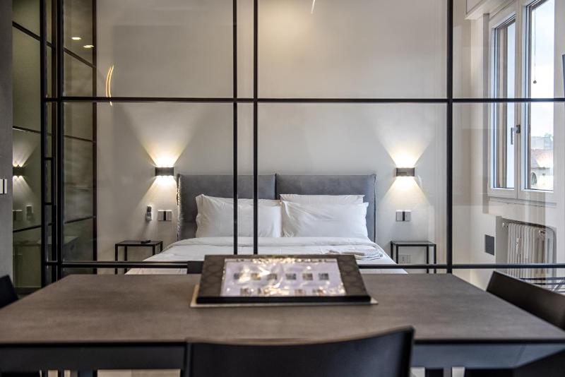 New & Bright Balcony Flat by Central Station — отель в Милане, Италия