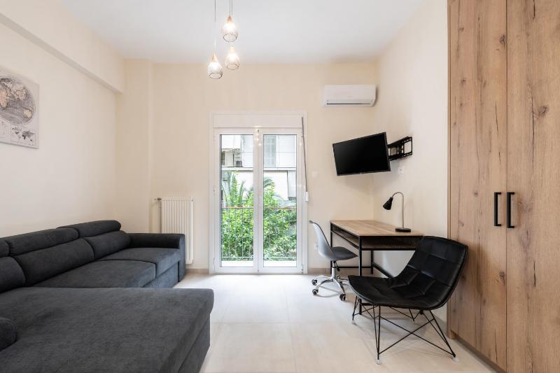 Downtown Charming Studio 5' to Evangelismos Metro — комфортный отель в Афины