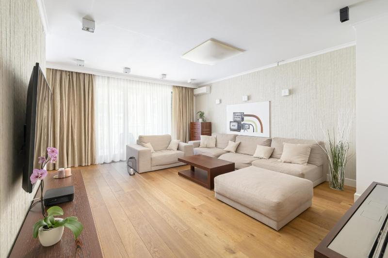 ECRU 3-Bedroom Luxurious Apartment WWA21 — отель в Варшаве, Польша