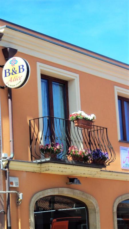Alice B&B a Càbras - Confortevole B&B nel Centro Storico