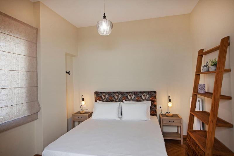 Pagrati Hilton location Bentzi Family Suite 5 — отель с удобствами в Афины