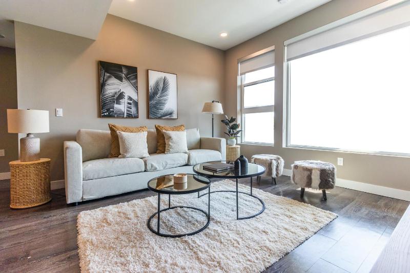 Luxury and Bright 2BDR and 2BTH 4 Guests in Hollywood — отель с удобствами в Лос-Анджелесе