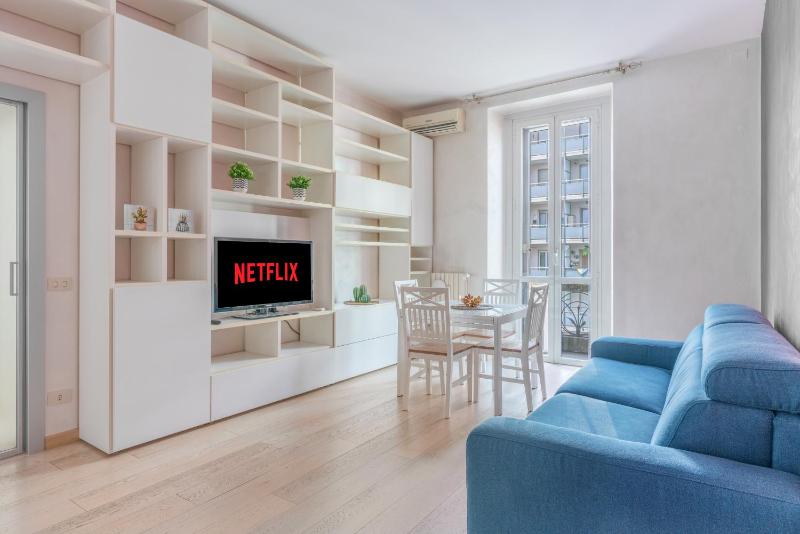 Цены на MO30 Loreto- Duomo- Large Modern Apartment - в Милане