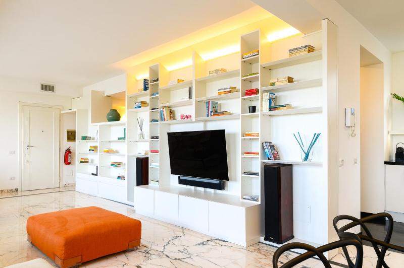 Peaceful Penthouse with Garage by NDP rent — забронировать отель в Риме