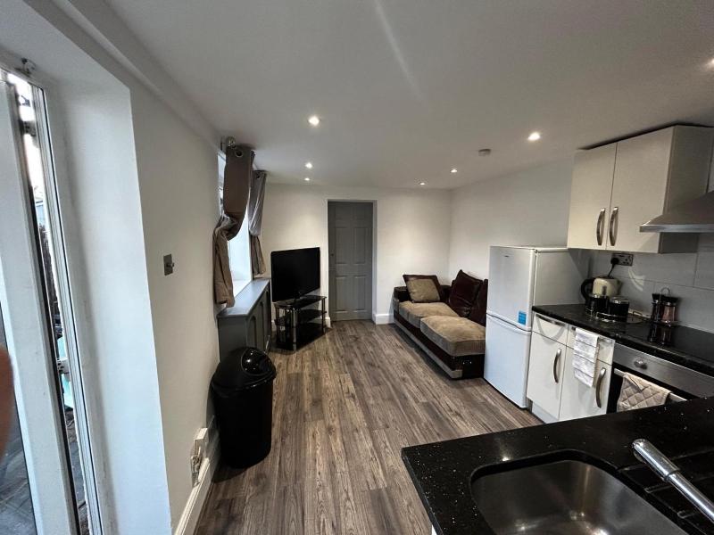 Acton 2 Bedroom apartment with two bathrooms — отзывы гостей и цены