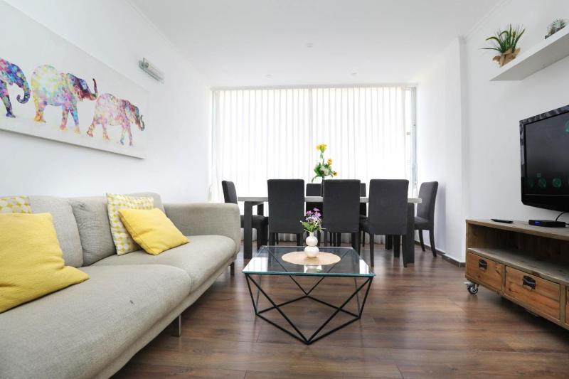 Rothschild Allenby Penthouse 2BD — отель с удобствами в Тель-Авиве