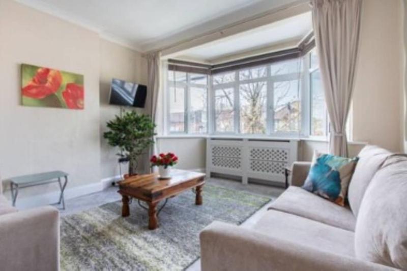 Wembley 2 Bed/2 Bath Modern Apt — комфортный отель в Лондоне