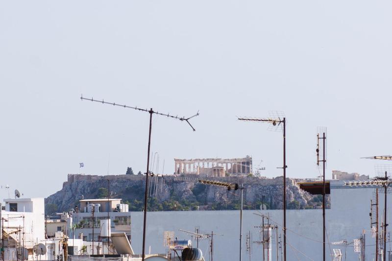 Acropolis view rooftop with 2 double rooms — отель в Афины, Греция