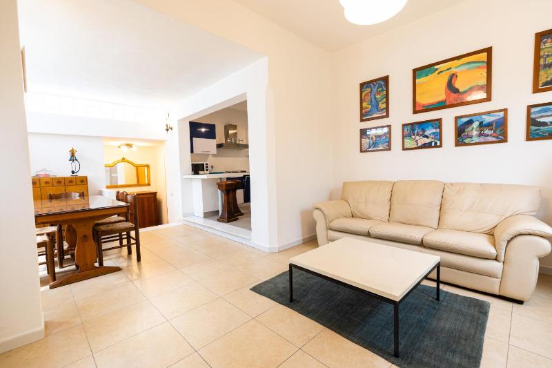 Theo's Rooms a Olbia - Confortevoli Camere in Centro