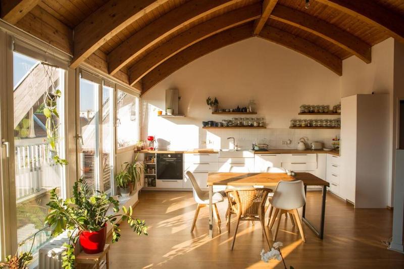 Penthouse + 2 balconies & terrace — отель в Берлине, Германия