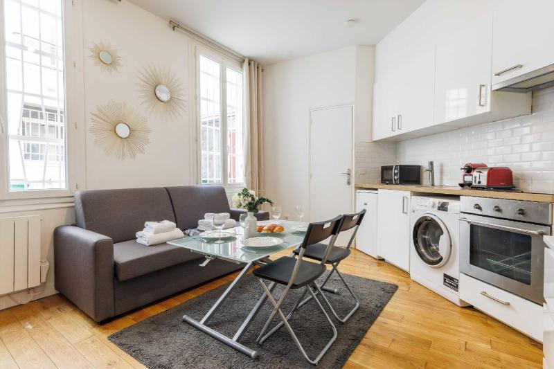 Lovely studio near Eiffel Tower — отель в Париже, Франция