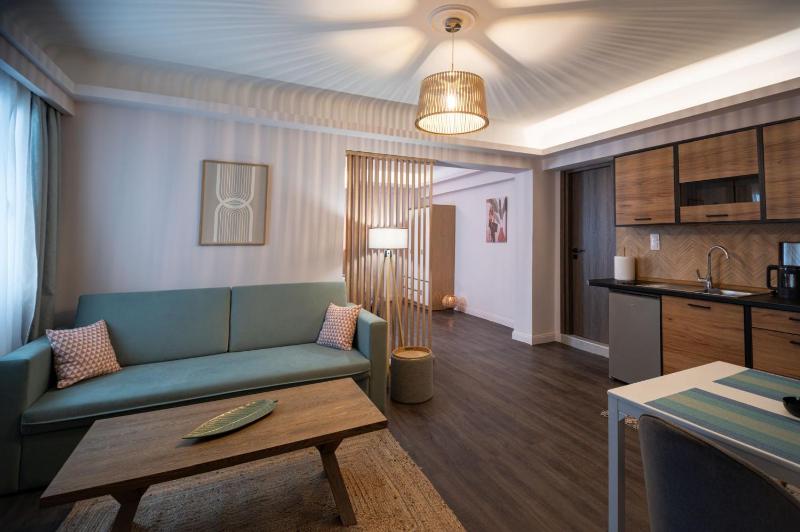 Цены на Niki Athens Suites - Cosy Suite in the historical center of Athens в Афины
