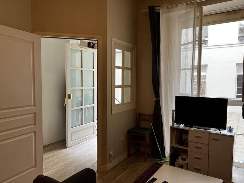 Studio cosy au coeur de Paris — отель с удобным расположением в Париже