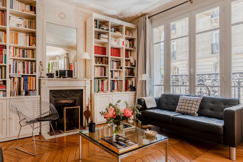 Paris Eiffel Tower Center residence — забронировать отель в Париже