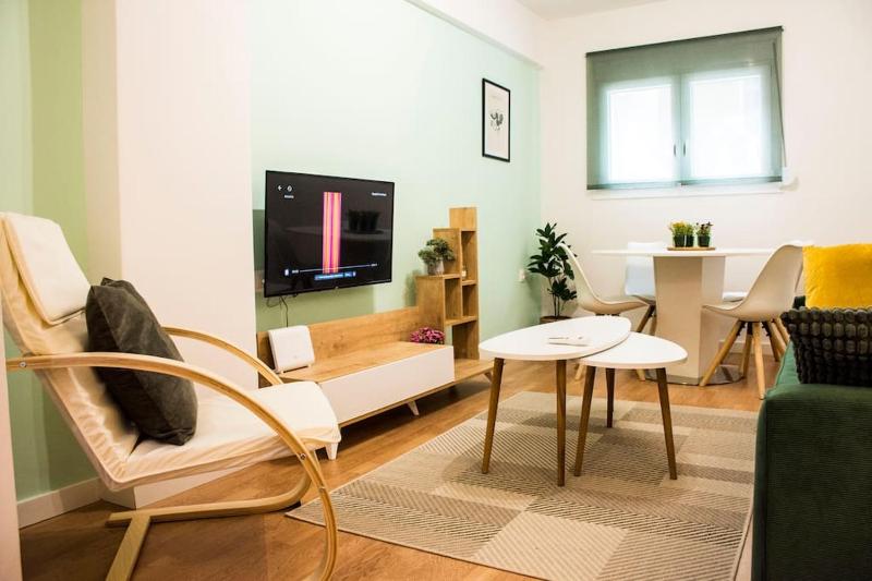 Newly renovated-City Center Apartment — отель с удобствами в Афины