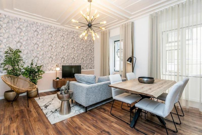 Lively 2 Bedroom Apartment in Iconic Alfama! — отель в Лиссабоне, Португалия