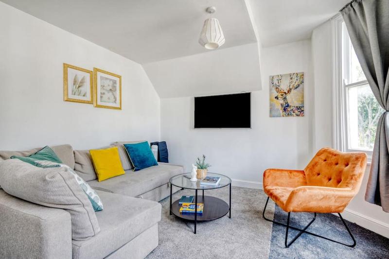 Nice 3 bed flat near Chelsea — отель в Лондоне, Соединенное Королевство