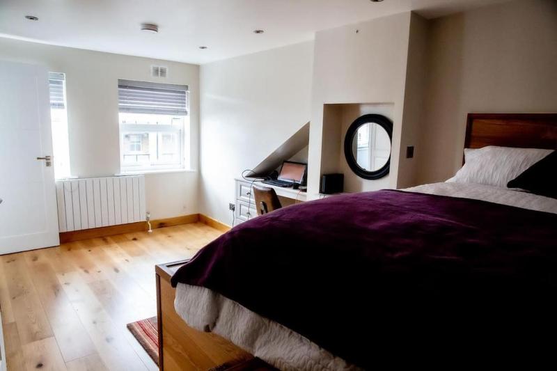 Airy, 3 bedrooms, ensuite , central London flat — отель в Лондоне, Соединенное Королевство