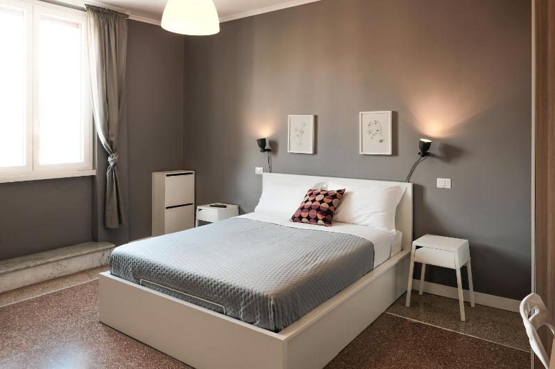 Family apartment near Vatican Museum — забронировать отель в Риме