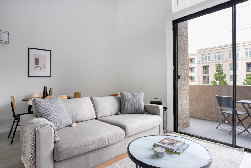 Цены на Playa Vista 1br w gym pool nr park LAX-1072 в Лос-Анджелесе
