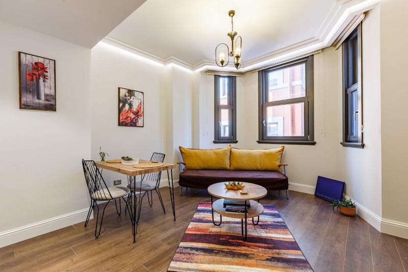 Modern House with Central Location in Beyoglu — отель с удобным расположением в Стамбуле
