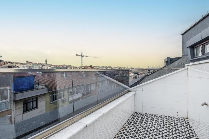 Centrally Located Flat with Balcony in Uskudar — забронировать отель в Стамбуле