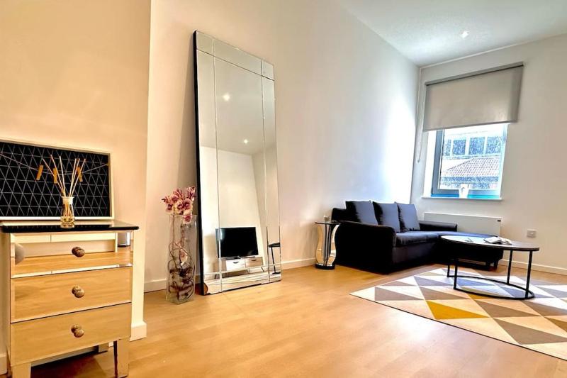 Spacious Flat, Fast WiFi, Free Parking — отель в Лондоне, Соединенное Королевство