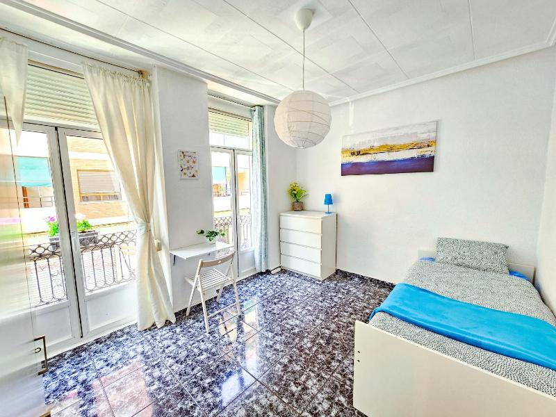 Your home in Valencia — забронировать отель в Валенсии