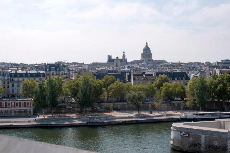 Charming studio in the heart of Ile Saint-Louis — забронировать отель в Париже