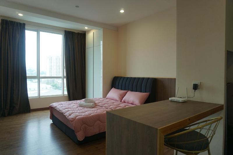 Цены на Happy House 2-4pax, 2 Free Parking Upstairs Mall, Columbia Hospital, TAR university,LRT Station в Куала-Лумпуре